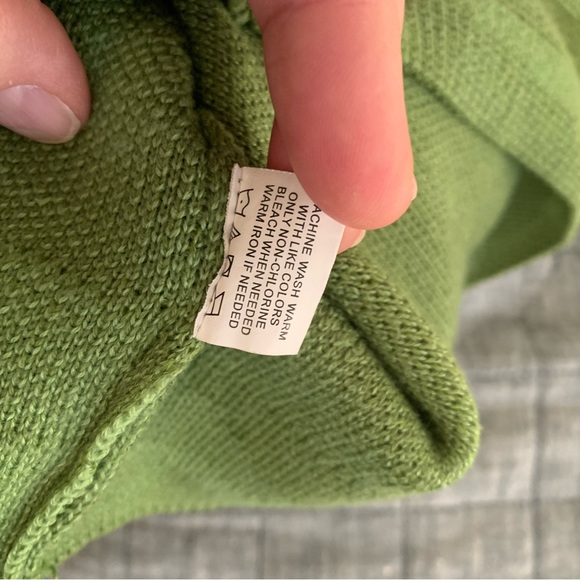 Junior’s sleeveless cropped sweater vest - Picture 4 of 4